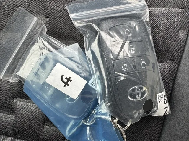 ヴォクシー(トヨタ)ハイブリッドS-Z 7人 プロジェクター式LED DVD登録済未使用車 22