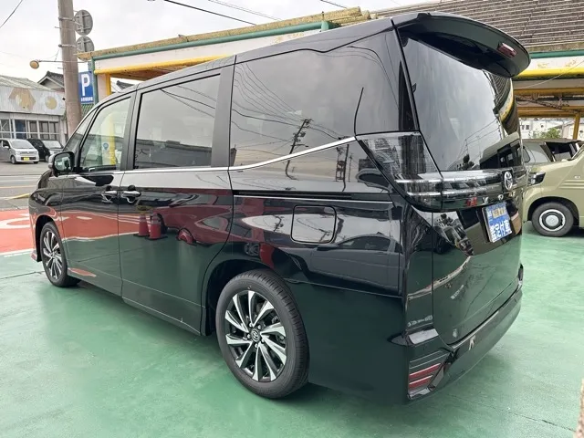 ヴォクシー(トヨタ)ハイブリッドS-Z 7人 プロジェクター式LED DVD登録済未使用車 2