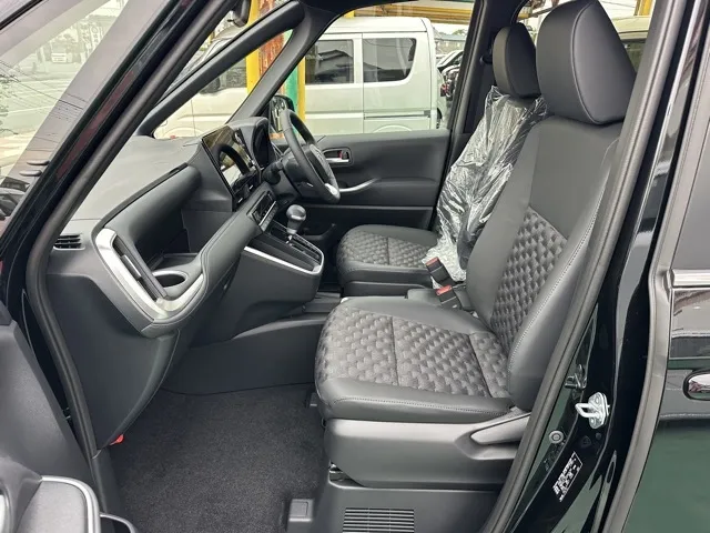 ヴォクシー(トヨタ)ハイブリッドS-Z 7人 プロジェクター式LED DVD登録済未使用車 3