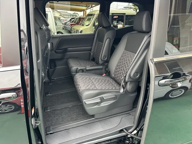 ヴォクシー(トヨタ)ハイブリッドS-Z 7人 プロジェクター式LED DVD登録済未使用車 4