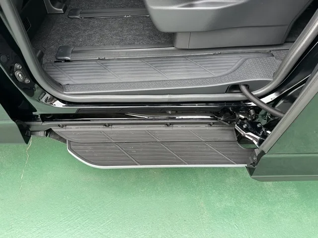 ヴォクシー(トヨタ)ハイブリッドS-Z 7人 プロジェクター式LED DVD登録済未使用車 5