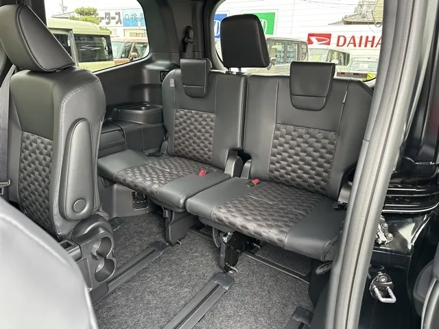 ヴォクシー(トヨタ)ハイブリッドS-Z 7人 プロジェクター式LED DVD登録済未使用車 6