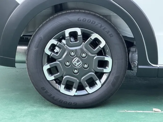 フリード(ホンダ)クロスター 5人乗登録済未使用車 12