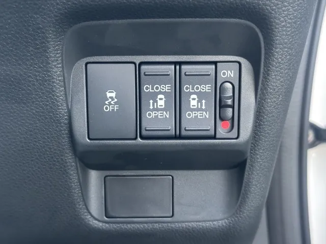 フリード(ホンダ)クロスター 5人乗登録済未使用車 15