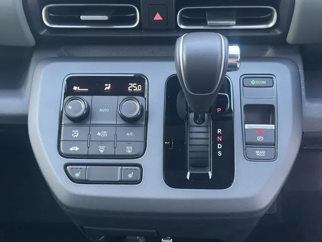 フリード(ホンダ)クロスター 5人乗登録済未使用車 17