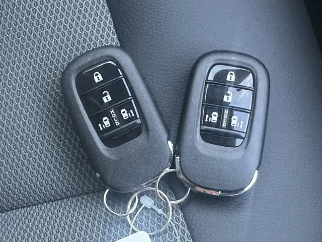 フリード(ホンダ)クロスター 5人乗登録済未使用車 23