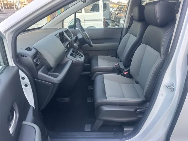 フリード(ホンダ)クロスター 5人乗登録済未使用車 3