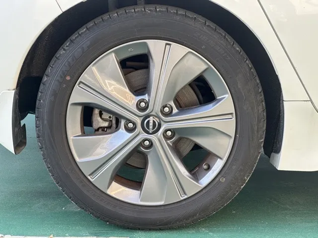 リーフ(ニッサン)アーバンクロム中古車 11