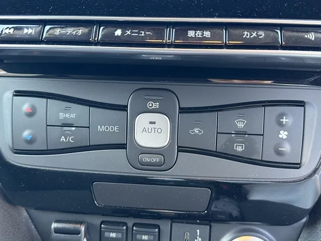 リーフ(ニッサン)アーバンクロム中古車 15