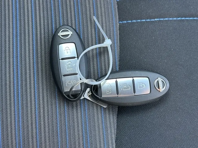 リーフ(ニッサン)アーバンクロム中古車 27