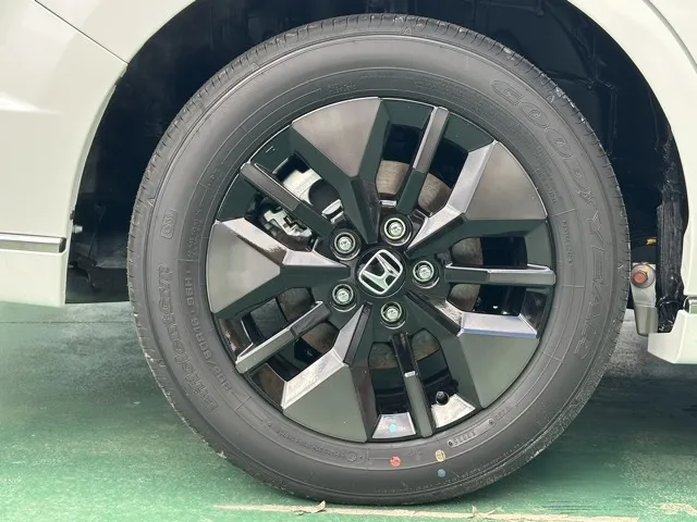 ステップワゴン(ホンダ)スパーダ 7人登録済未使用車 18