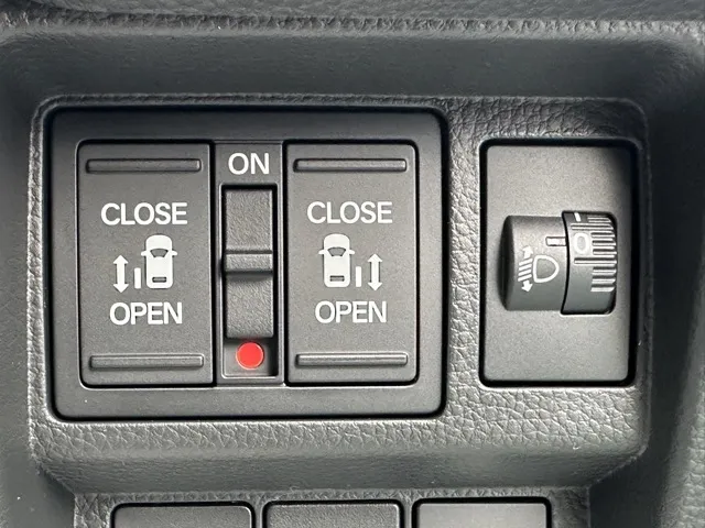 ステップワゴン(ホンダ)スパーダ 7人登録済未使用車 19