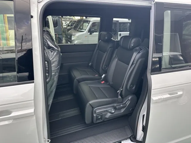 ステップワゴン(ホンダ)スパーダ 7人登録済未使用車 4