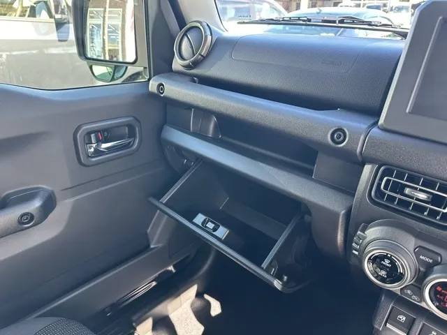 ジムニー(スズキ)XC ＡＴ車新車見本展示無 16