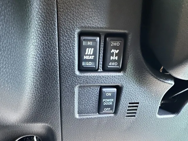 キャラバン(ニッサン)ディーゼル ロング オーテックラインプラスブラックP 左PSD 4WD登録済未使用車 18