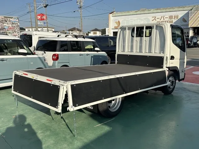 キャンター(三菱)全低床 平ボディ ２ｔ登録済未使用車 11