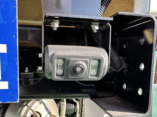 キャンター(三菱)全低床 平ボディ ２ｔ登録済未使用車 13