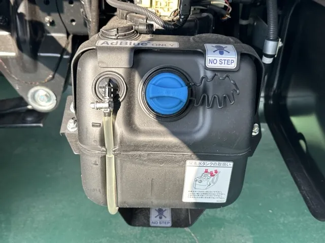 キャンター(三菱)全低床 平ボディ ２ｔ登録済未使用車 15