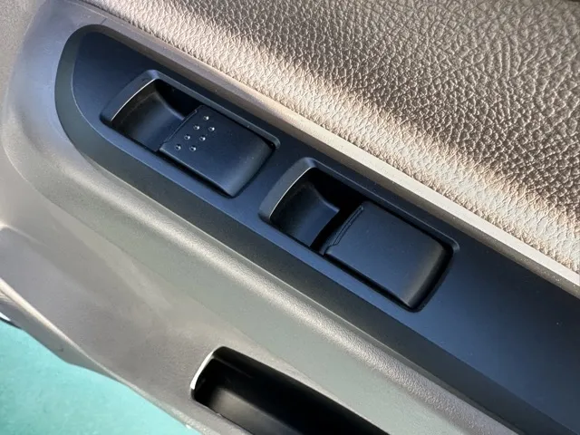 キャンター(三菱)全低床 平ボディ ２ｔ登録済未使用車 17