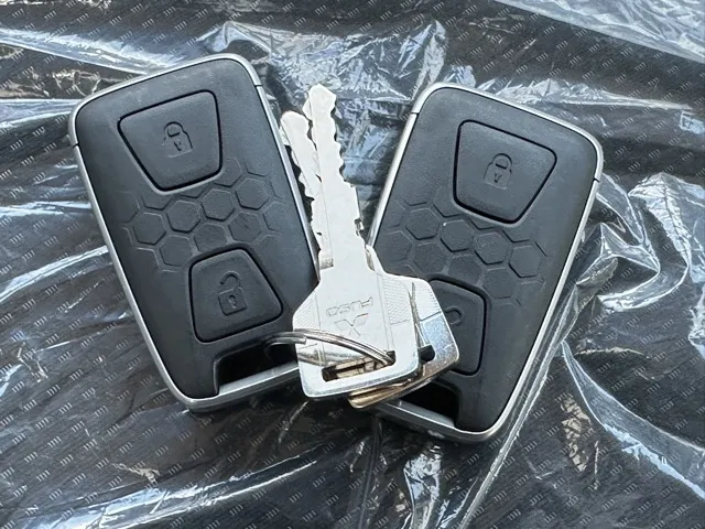 キャンター(三菱)全低床 平ボディ ２ｔ登録済未使用車 28