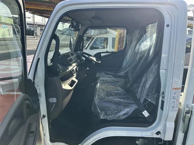 キャンター(三菱)全低床 平ボディ ２ｔ登録済未使用車 3
