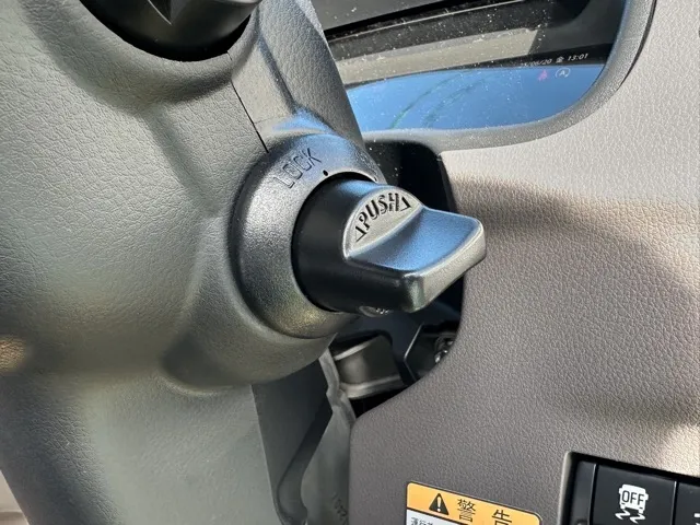 キャンター(三菱)全低床 平ボディ ２ｔ登録済未使用車 14