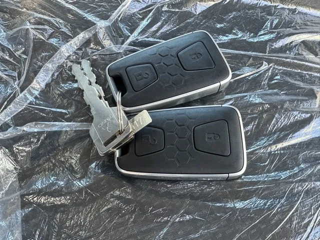 キャンター(三菱)全低床 平ボディ ２ｔ登録済未使用車 15