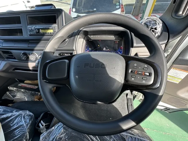 キャンター(三菱)全低床 平ボディ ２ｔ登録済未使用車 16