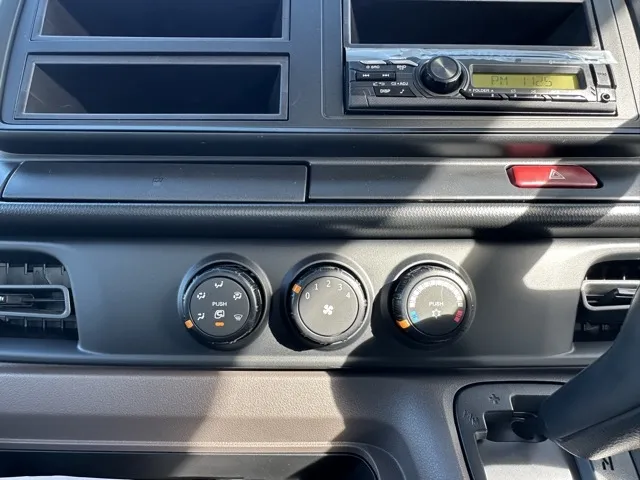 キャンター(三菱)全低床 平ボディ ２ｔ登録済未使用車 20