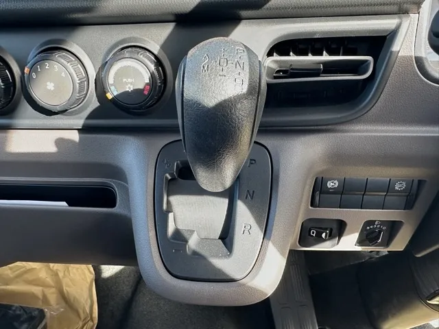 キャンター(三菱)全低床 平ボディ ２ｔ登録済未使用車 21