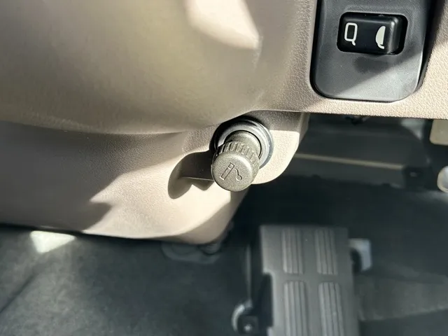 キャンター(三菱)全低床 平ボディ ２ｔ登録済未使用車 22