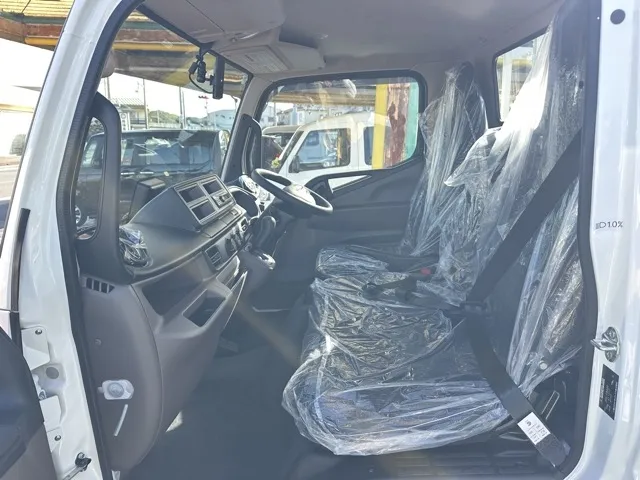 キャンター(三菱)全低床 平ボディ ２ｔ登録済未使用車 3