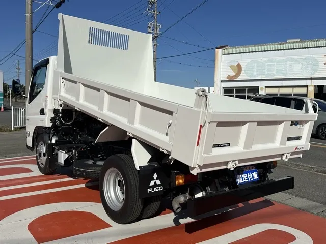 キャンター(三菱)全低床キョウカダンプ ３ｔ登録済未使用車 2