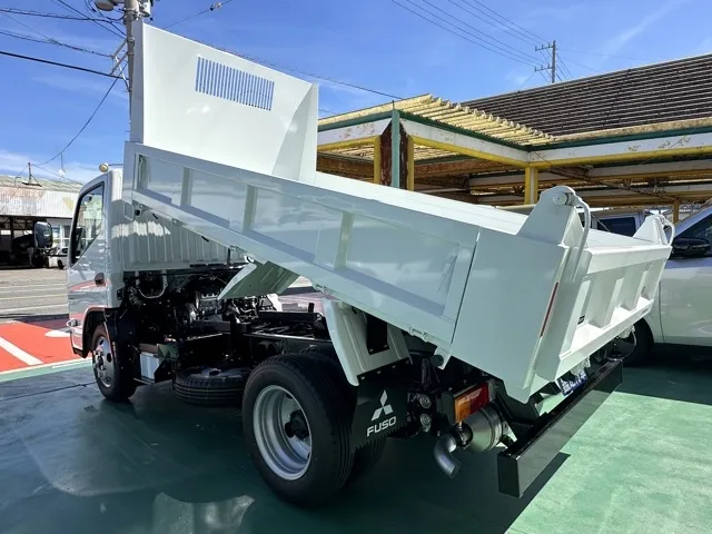 キャンター(三菱)全低床キョウカダンプ ３ｔレンタ登録済未使用車 2