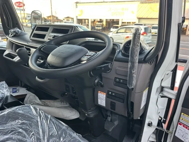 キャンター(三菱)全低床キョウカダンプ ３ｔ登録済未使用車 14
