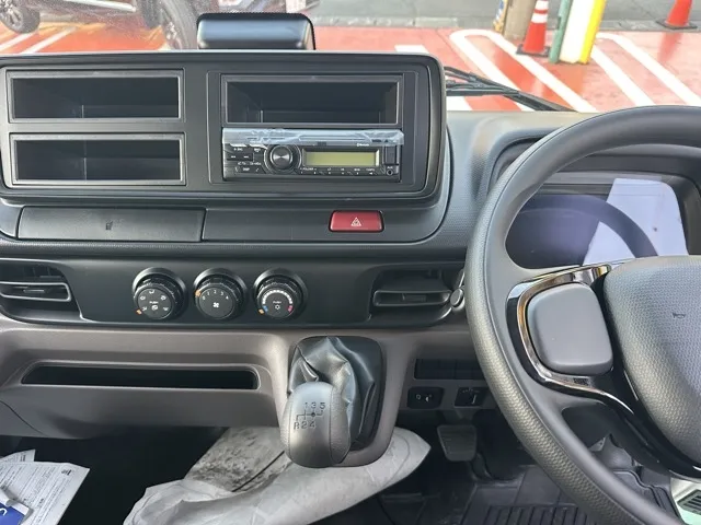 キャンター(三菱)全低床キョウカダンプ ３ｔ登録済未使用車 15