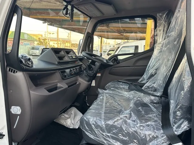 キャンター(三菱)全低床キョウカダンプ ３ｔ登録済未使用車 2