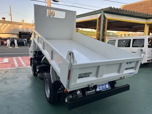 キャンター(三菱)全低床キョウカダンプ ３ｔ登録済未使用車 3
