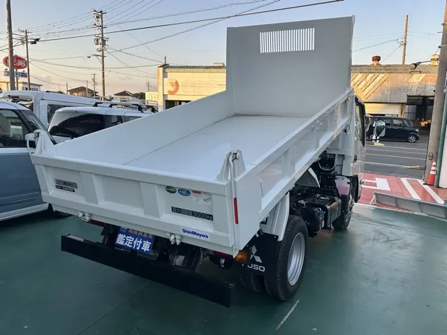 キャンター(三菱)全低床キョウカダンプ ３ｔ登録済未使用車 4