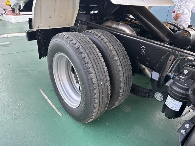 キャンター(三菱)全低床キョウカダンプ ３ｔ登録済未使用車 7