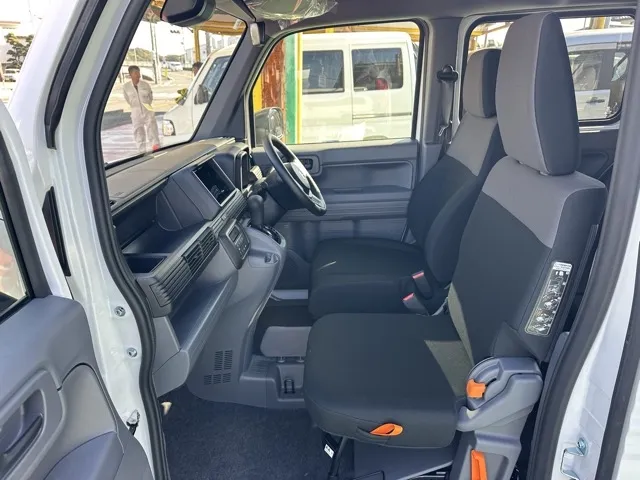 N-VAN(ホンダ)Gタイプ AT ４WD届出済未使用車 3