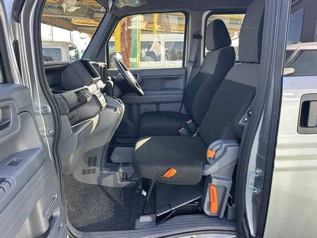 N-VAN(ホンダ)Gタイプ AT ４WD届出済未使用車 3