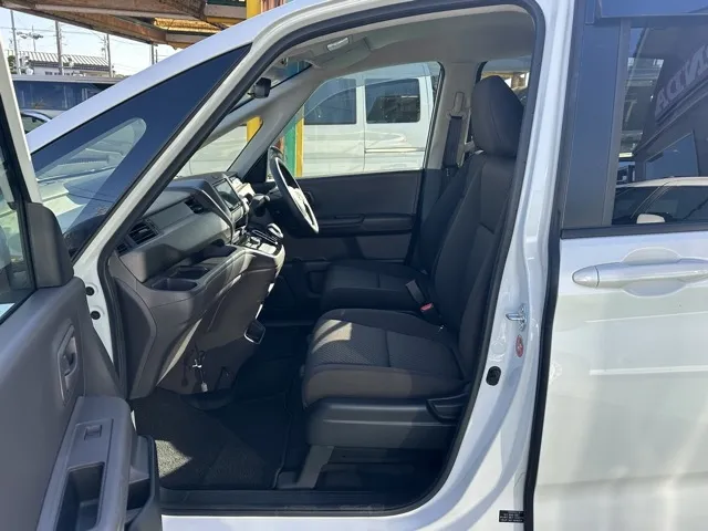 フリード(ホンダ)ハイブリッドB中古車 3