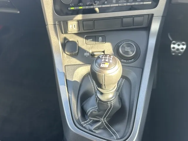 GRヤリス(トヨタ)RZ ４WD 6MT中古車 24