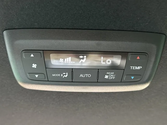 ステップワゴン(ホンダ)e・HEVスパーダ 7人登録済未使用車 9