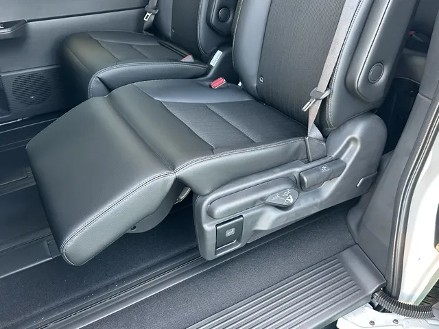 ステップワゴン(ホンダ)e・HEVスパーダ 7人登録済未使用車 11