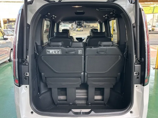 ステップワゴン(ホンダ)e・HEVスパーダ 7人登録済未使用車 13