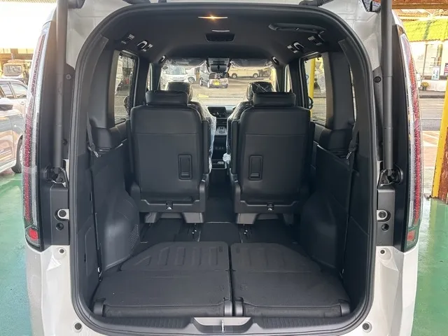 ステップワゴン(ホンダ)e・HEVスパーダ 7人登録済未使用車 16