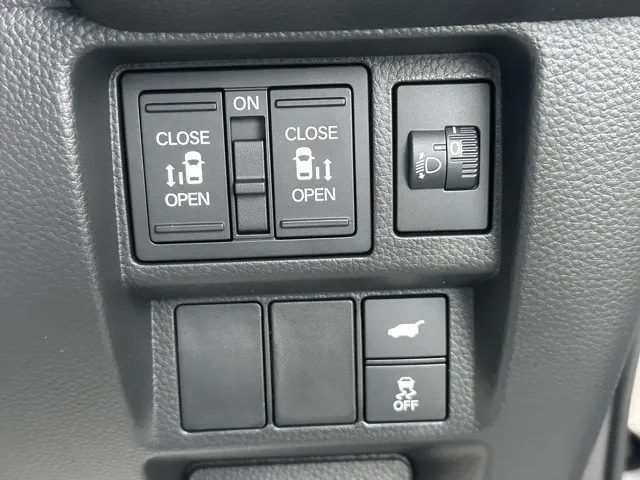 ステップワゴン(ホンダ)e・HEVスパーダ 7人登録済未使用車 21