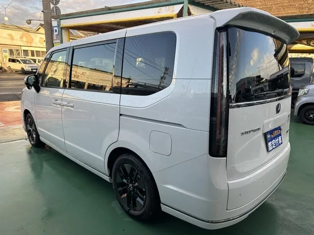ステップワゴン(ホンダ)e・HEVスパーダ 7人登録済未使用車 2